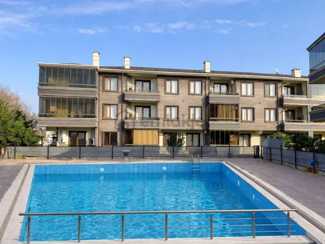 Karasuda Site İçinde, Havuzlu, Ekonomik 1+1 Satılık Daire 4