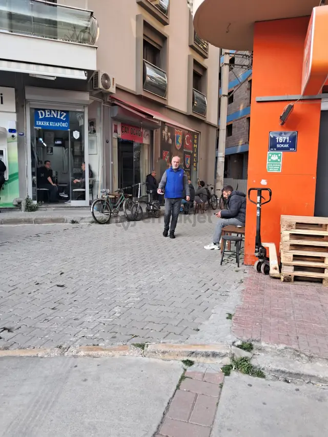 İzmir Karşıyaka Şemikler Meydanında Kiralık Dükkan 3