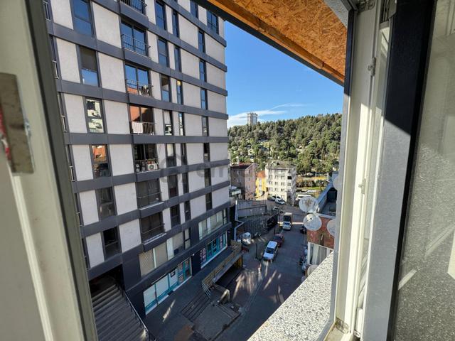 Kağıthane Çeliktepe'de Satılık 3+1 Çatı Katı Daire Kağıthane Çeliktepe'de Satılık 3+1 Çatı Katı Daire