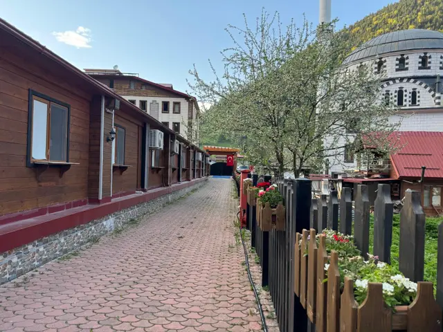 Trabzon Uzungöl De Satılık Otel 1