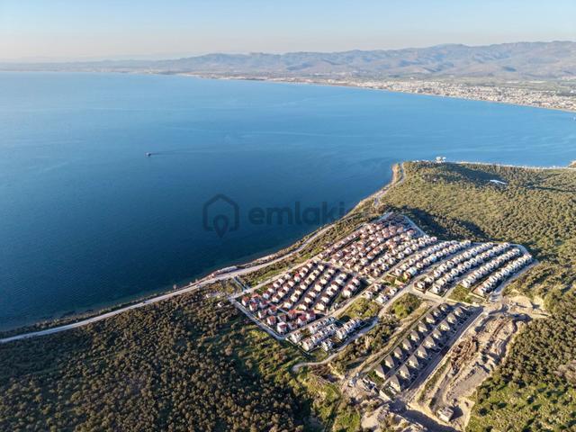 Coldwell Banker Route'dan Satılık Denize Sıfır Emsalsiz Arsa 3