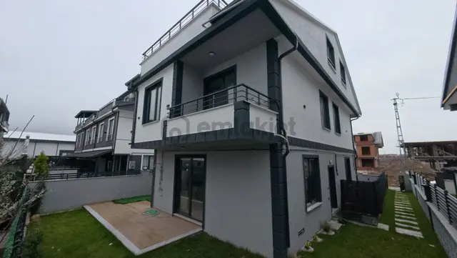 !!! Kocaali Sahilinde Satılık Fırsat Müstakil Havuzlu Villa !!! 3