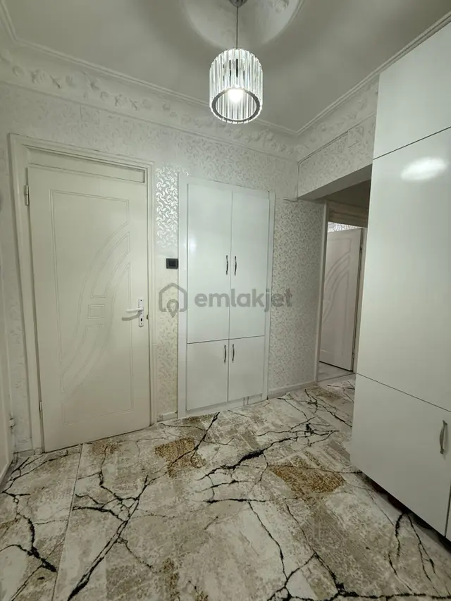 Doğan Emlak'tan-gazikent'te Satılık Ana Cadde Üzeri 3+1 Daire 3