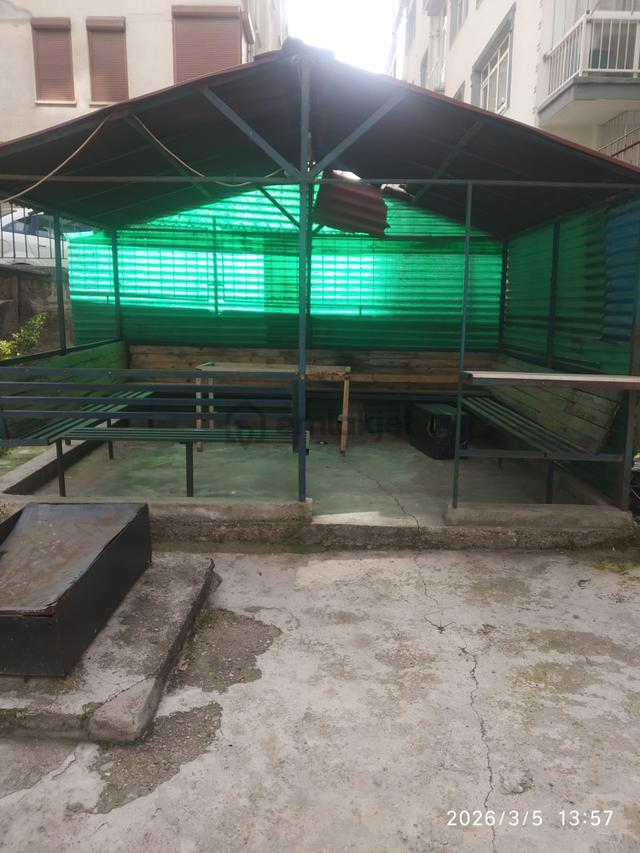 Demetevler Metrosuna Yakın 3+1 Bahçe Katı Kombili Krediye Uygun Satılık Daire