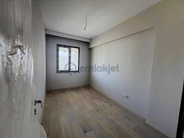 Balkan Mh.sağlıkçılar Sitesi 1.etap Ara Kat 3+1 Daire 4