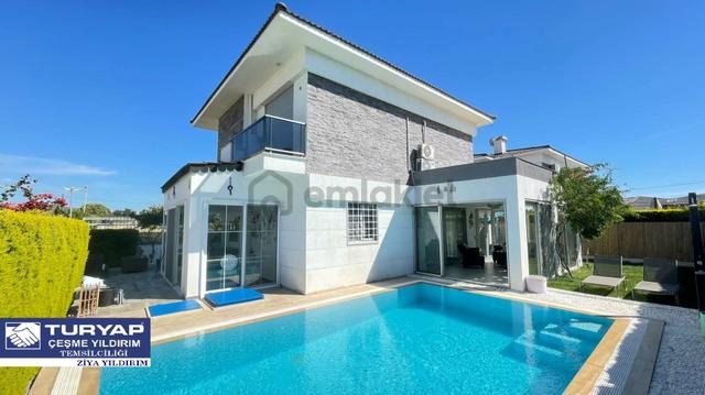 Turyap Çeşme Ilıca Plajına Yakın Şifne'de Havuzlu Müstakil Villa Turyap Çeşme Ilıca Plajına Yakın Şifne'de Havuzlu Müstakil Villa