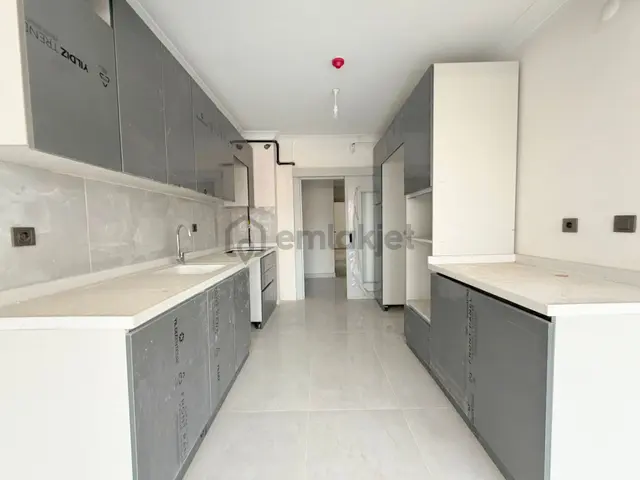 Şafak'tan Bağlarbaşı'nda 3+1 Sıfır Oturuma Hazır Site İçinde-ön! 3