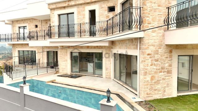 Kuşadası Soğucak 'ta Satılık Özel Mimari Taş Ev Villa 4