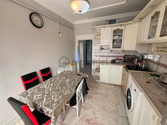 Yamandan Bolvadin İstasyon Caddesi Üzerinde Eşyalı Kiralık Daire 5