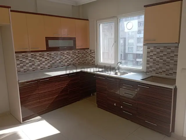 Kaçmaz'dan Kartal Yunus Tren İstasyonu Civarında Lüks 3+1 Daire 5