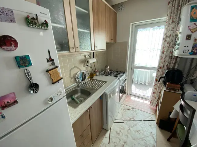 İzmir Karabağlar Yaşar Kemal Mah 2+1 Doğalgazlı Otopark Asansörlü 4