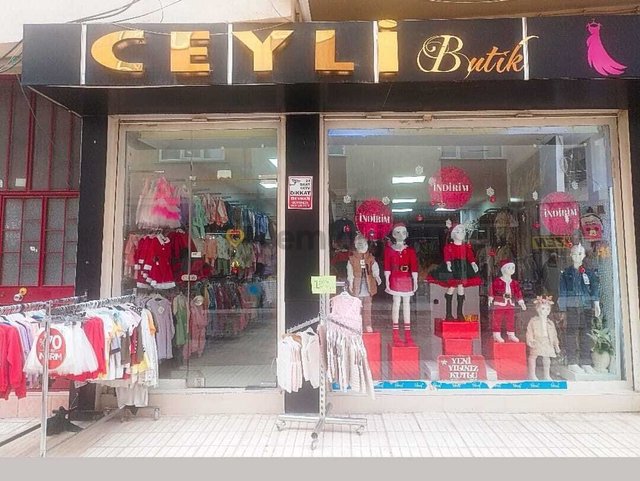 Yeniyol Mahallesi Uğur Mumcu Caddesinde Faal Çocuk Giyim Mağazası Yeniyol Mahallesi Uğur Mumcu Caddesinde Faal Çocuk Giyim Mağazası