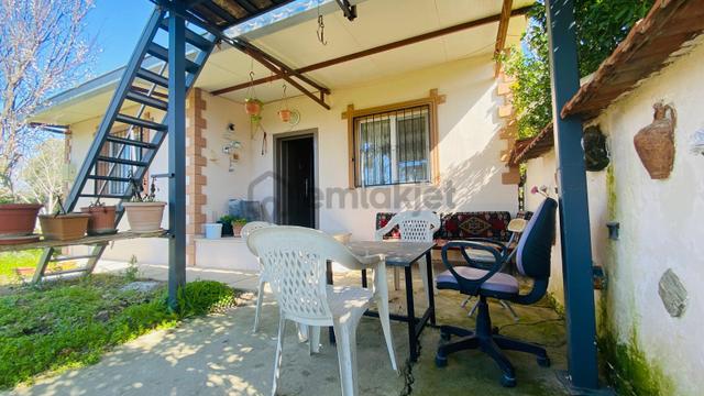 Menderes Kısıklı’da 403 M² Arsa İçinde Eşyalı Müstakil Ev 1