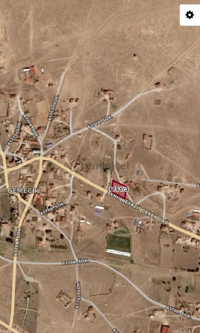 Müstakil Tek Tapulu Cıhanbeyli Gemecik Yolu Üzeri 2038 M2 2