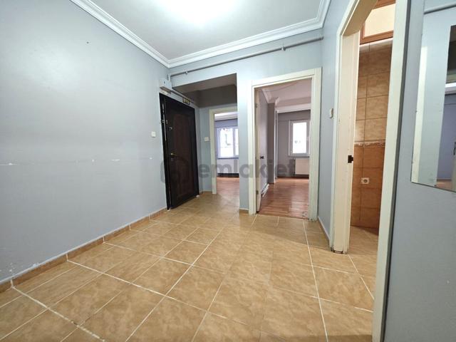 Gökay Emlaktan Mevlana Cami Yakını 2007 Yapımı 2+1 Daire 3 Kat Asansörlü 4