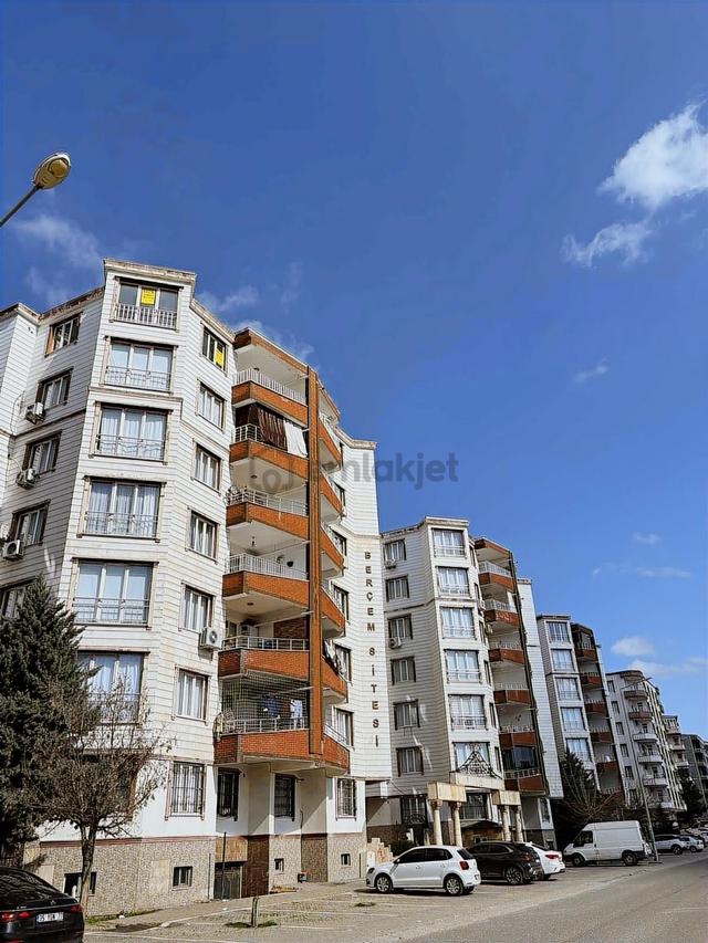 Alaaddin Okçu K İ R A L I Y O R Çamlıtepe'de Site İçersinde 3+1