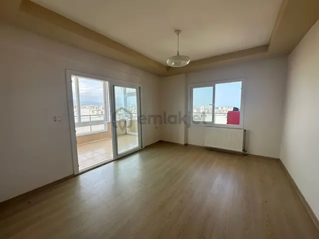 Erdemli Merkezde Deniz Manzaralı Satılık 4+1 Daire (240m²) 2