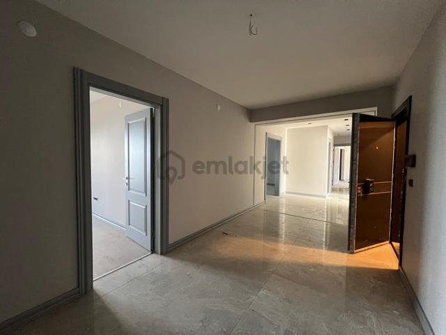 Trabzon Yalıncak'da Ki̇ralik 4+1 Sifir Dai̇re, Deni̇z Manzarali, Lüks Si̇te İçi̇nde 5