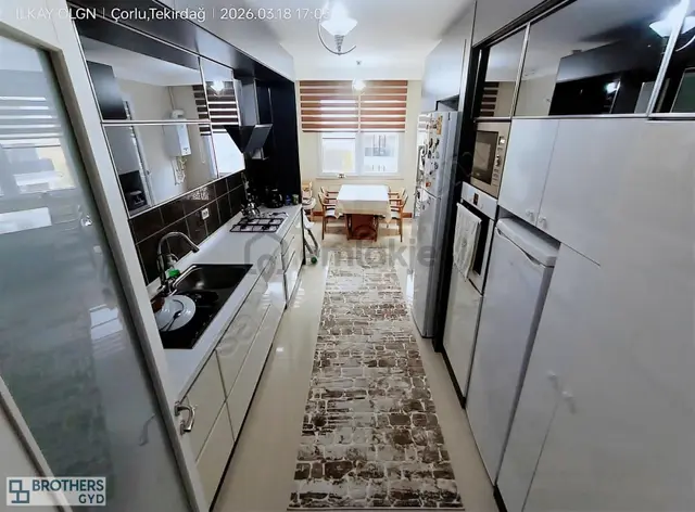 Brothersdan Hürriyet Mah.190m2 3+1 Arakat İskanlı Satılık Daire 3