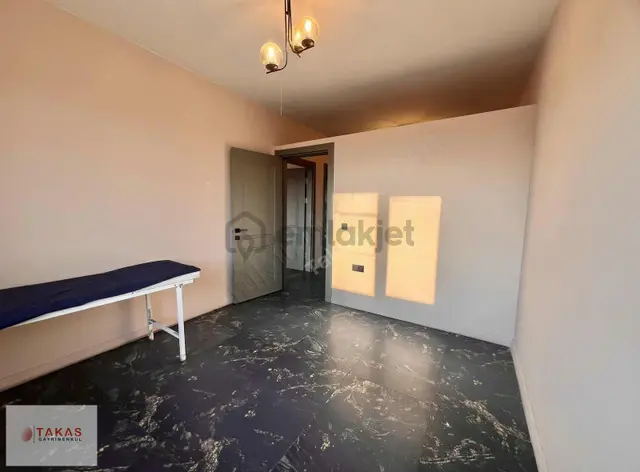 Kapalı Yolun Kalbinde 2+1 Satılık Ofis 3