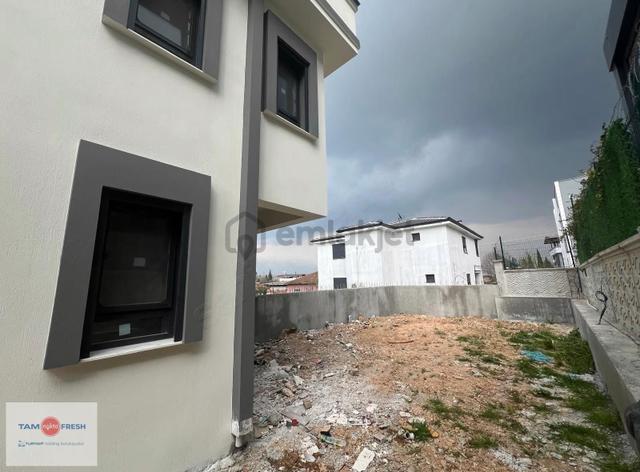 Menderes Oğlananası Sıfır 4+1 Havuzlu Tripleks Villa 4