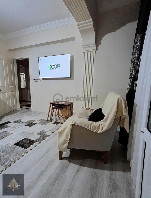 Esenyurt Bağlarçeşme'de Ara Katta Ve Bakımlı 2+1 Satılık Daire 5