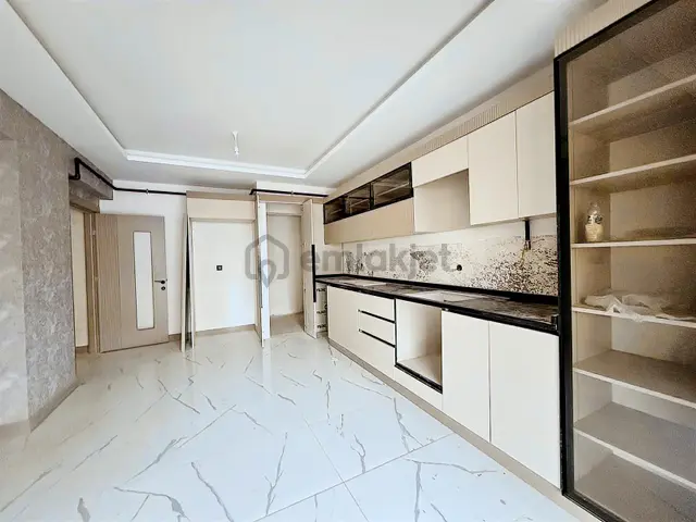 Emre Gm/den Belediye Karşısı Arka Sokakta Ara Kat Daire 1
