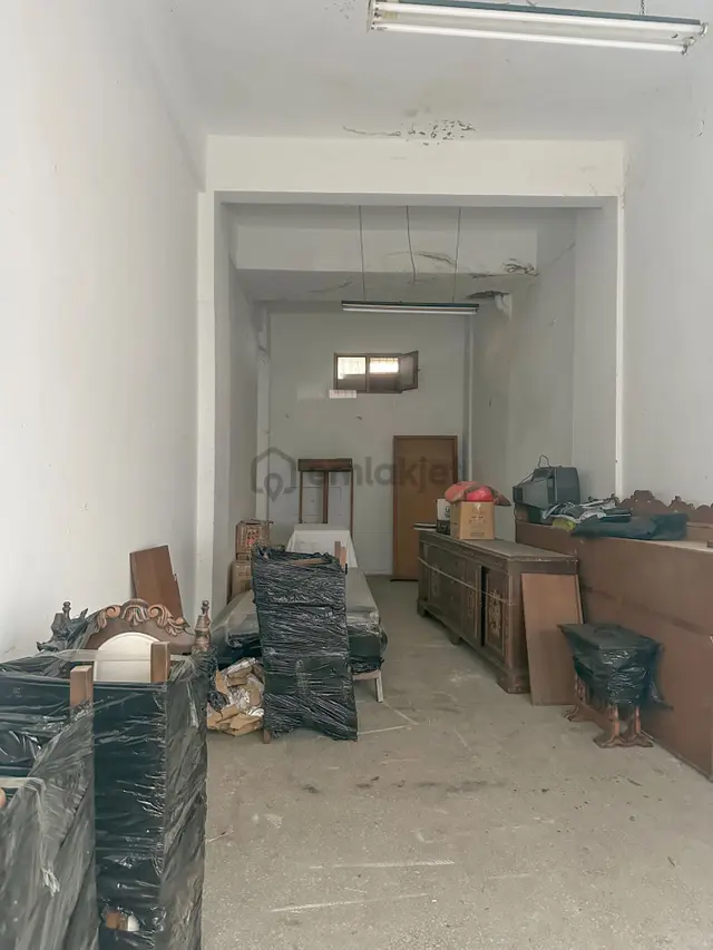 İstiklal Okulu Arasında 25 M2 Satılık Dükkan 3