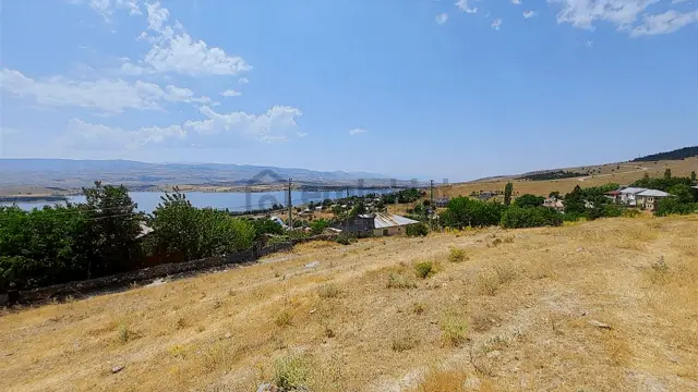 Sivas Gölova'da Göl Manzaralı İmarlı Satılık Arsa 3