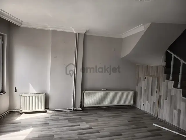 Saygılı Emlak'tan Gazi Kemalmahallesinde( Asımgündüz Cad) Satılık 3-1 Apart Dubleks Daire 5