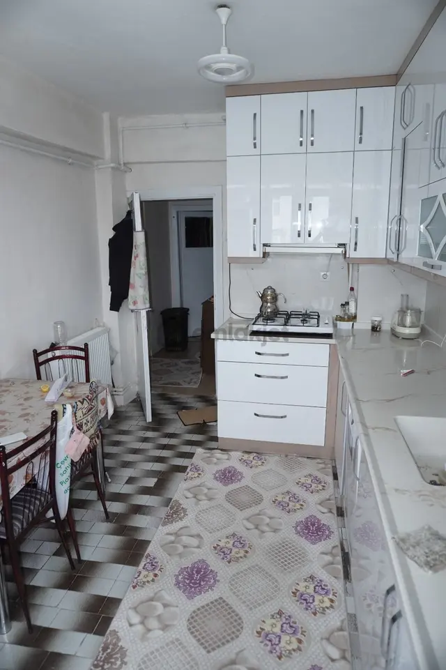 Akçay Emlak'tan Akşehir Stadyum Civarında Bakımlı Satılık 3+1 Daire 1