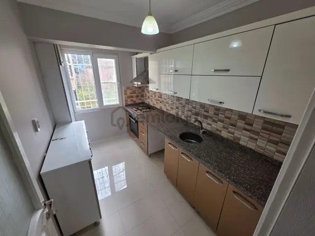 Irmaksudan Pazar Pazarı İçinde Denize 100m Mesafede 2+1 Daire Irmaksudan Pazar Pazarı İçinde Denize 100m Mesafede 2+1 Daire