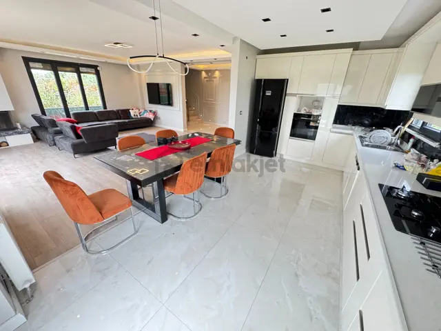 Silivride Deniz Manzaralı Satılık Sıfır 6+2 Lüks Villa 1