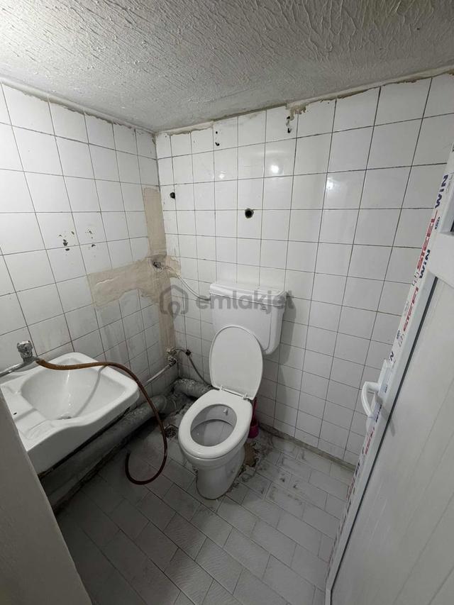 Çarşı Eski Postane Karşı Arasında Kiralık 150 M2 Dükkan 5