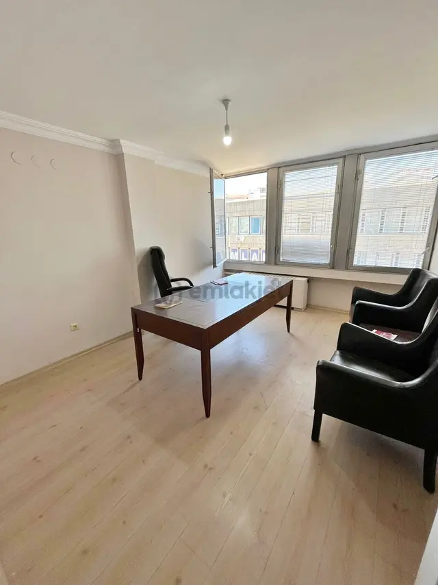 Galerıa Emlak'tan Kızılay Mah. / İzmir 1.cadde'de Kiralık 50 M² Katta Ofis!! 2