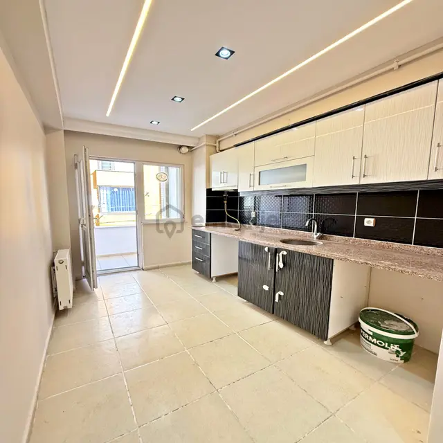 Bahçeşehir Lokasyonunda 2+1 Satılık Daire 2