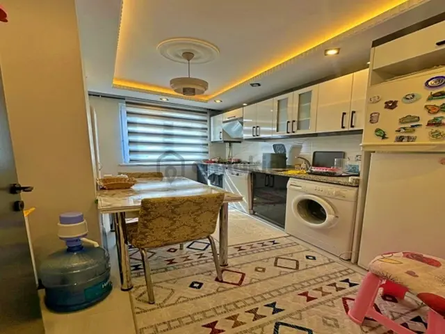 Aile Binasında Ana Caddeye Yürüme Mesafesi Satılık 2+1 Arakat 3