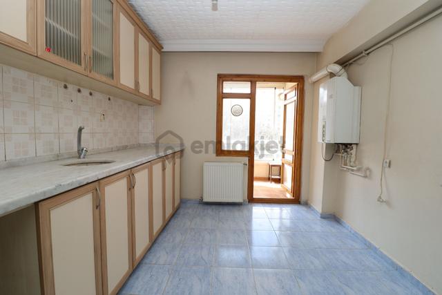 Akif'ten Topçu'da Ön Cephe Köşebaşı Kilerli 3+1 Satılık Daire 5