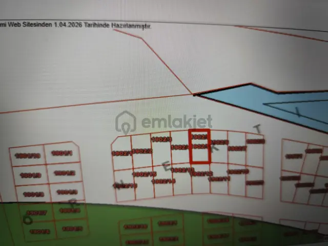 Ayyıldız Emlaktan 148 M2 Cadde Üzeri Arsa Yatırımlık Takasa Açık 2