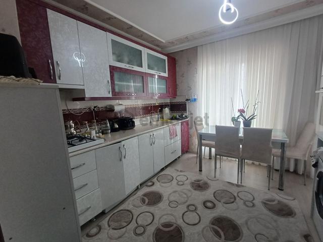 Koza Emlak'tan Selçuklu Mahalesinde Ara Katta *15 Yıllık* Üç Cepheli 3+1 Satılık Daire 2