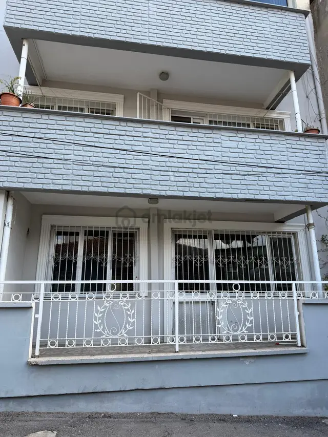 Karabağlar Sarıyer Mahallesi'nde Geniş Kiralık Daire (3+1) 2