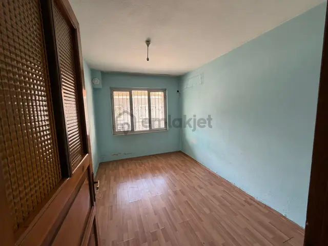 Karabağlar Sarıyer Mahallesi'nde Geniş Kiralık Daire (3+1) 4