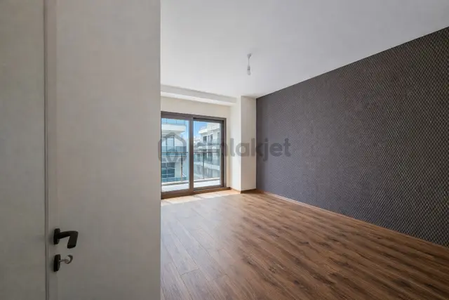 Altınova'da Butik Havuzlu Sitede 3+1 Lüks Satılık Daire 4