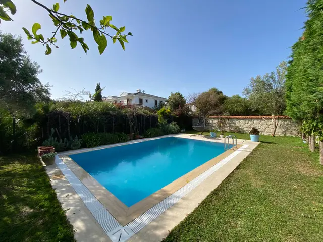 Alaçatı Hacımemiş'de Kiralık Müstakil Havuzlu Müstakil 4+1 Lüks Taş Villa 5