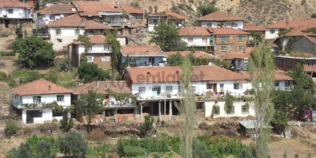Manisa Demirci 'de 203 M2 Resmi Yola Yakın Düz Fırsat Bahçe ! 4