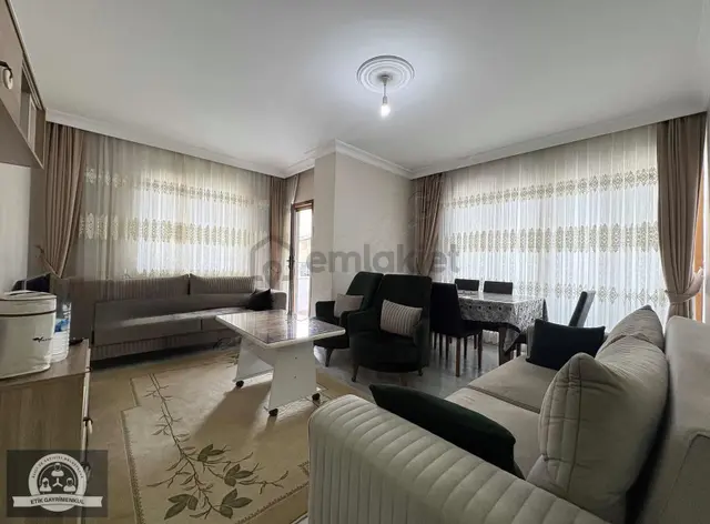 Sarıgazi Merkezde 3+1 Geniş Satılık Arakat Daire 1