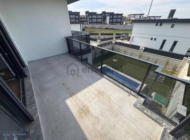 Fırsat Villa!540 M2 Bahçeli,özel Havuzlu,butik Site İçerisinde 5