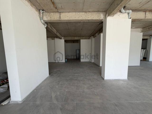 Başiskele Belediye Yakınında 360 M2 Yeni Bina Satılık Dükkan 3