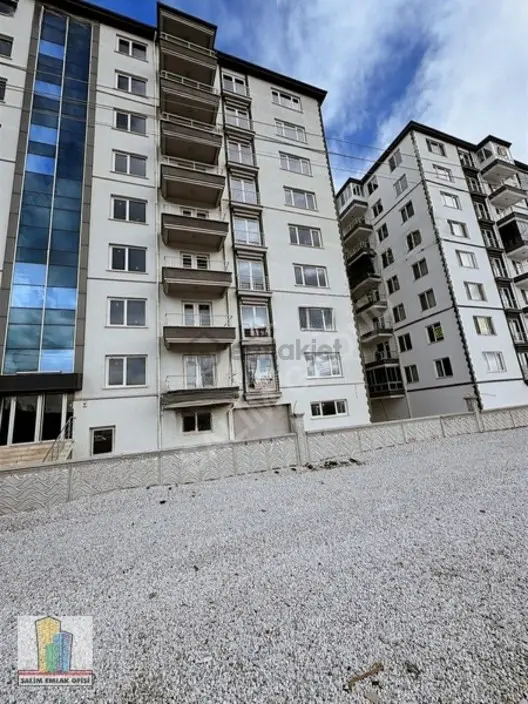 Şuhut Yolu Üzeri Satılık 3+1 Daireler: Yeni Yaşam Fırsatı 1