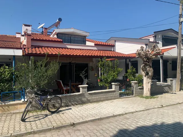 Murat Kuntker’den, Kuşadası, Nazilli Sitesi’nde Satılık, Tadilatlı 2+1 Villa 3